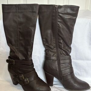 Brown Heeled Boots with Chunky Heel and Buckle Straps